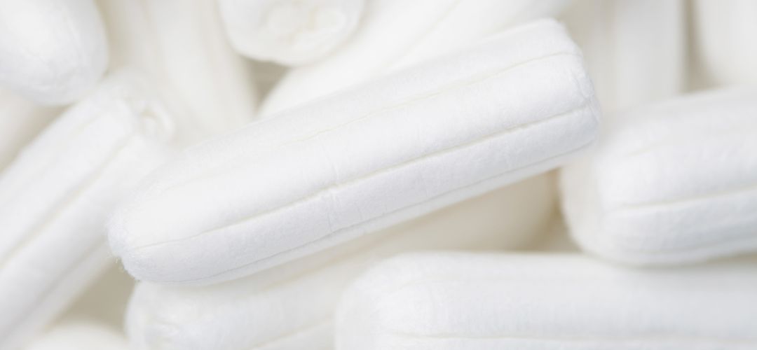 Pile of white tampons to question if organic tampons contain titanium dioxide which is used as a bleaching agent in some products